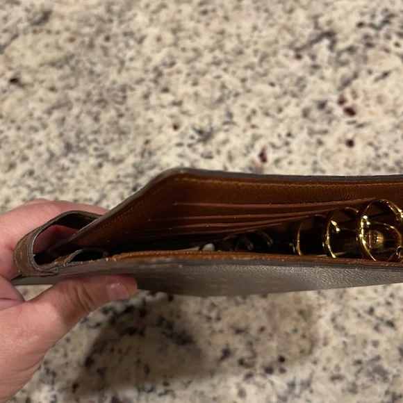 Medium Ring Agenda Cover - Picture 10 of 16